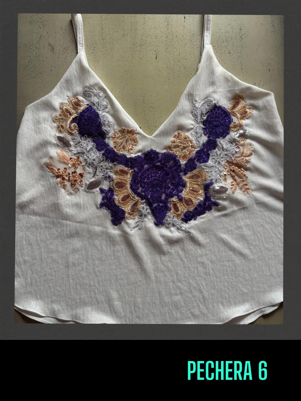 Lencera Helena, Diseño bordados en tela Cey con foil, corte evasé. - Imagen 3