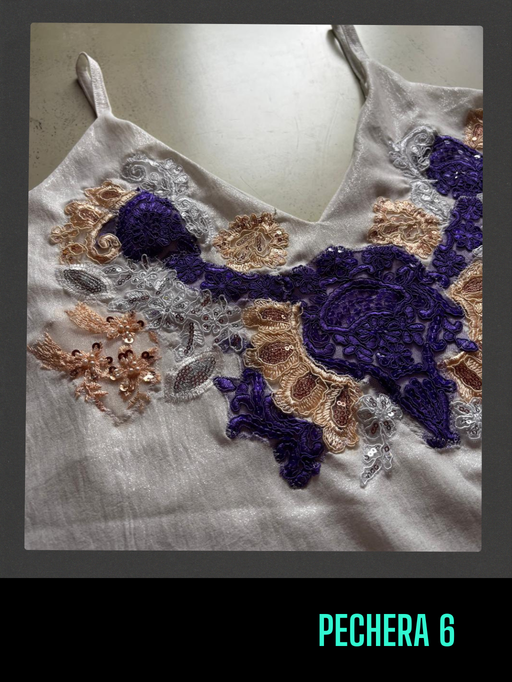 Lencera Helena, Diseño bordados en tela Cey con foil, corte evasé. - Imagen 4