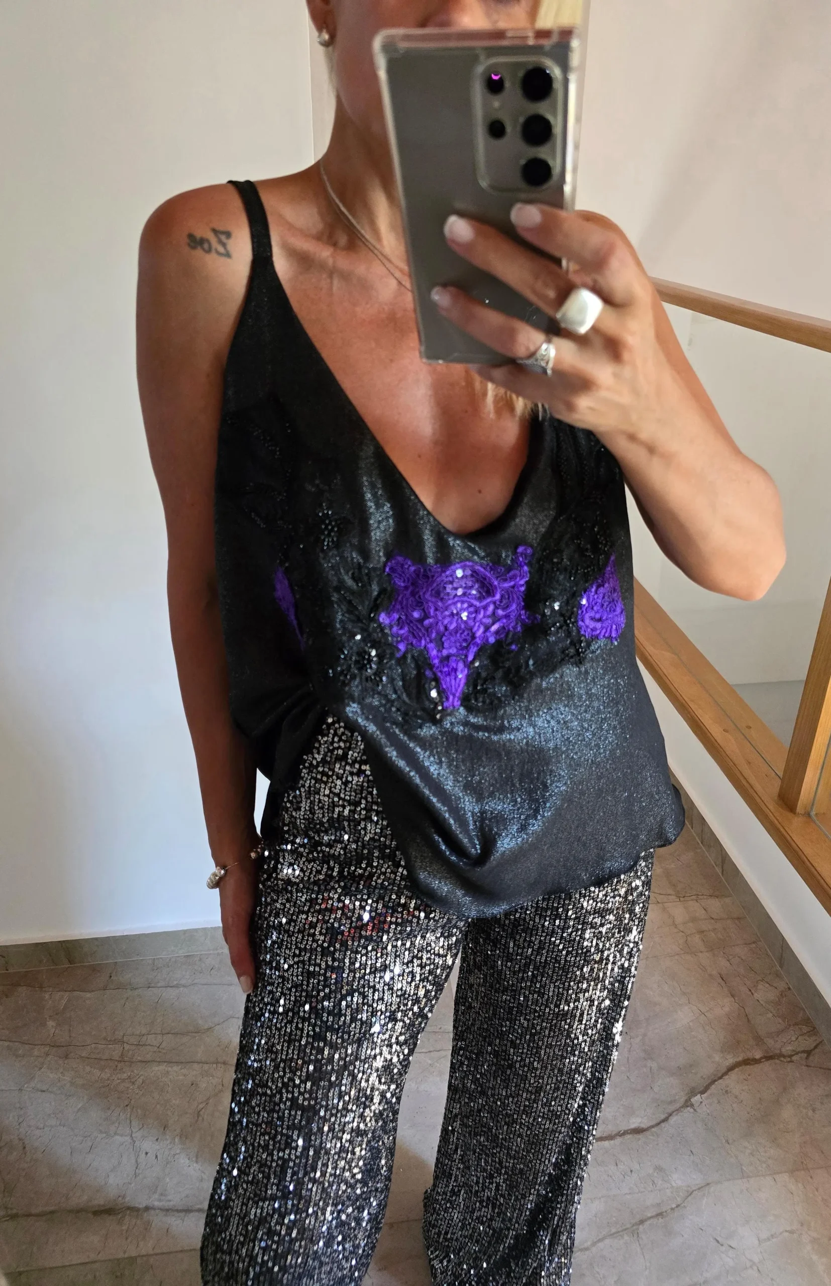 Lencera Helena, Diseño bordados en tela Cey con foil, corte evasé.